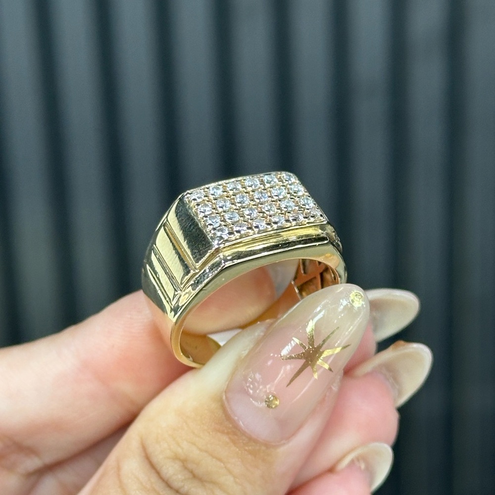Gold Men's Ring with Diamond